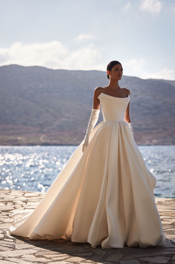 Aveline gloves Accessories