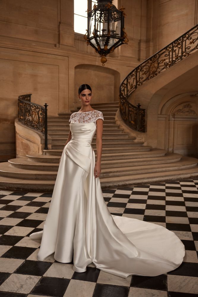 Mercedes sukienka narzutka Akcesoria