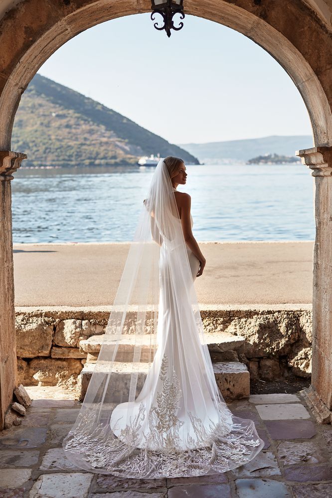 Veil Glovana Accessories