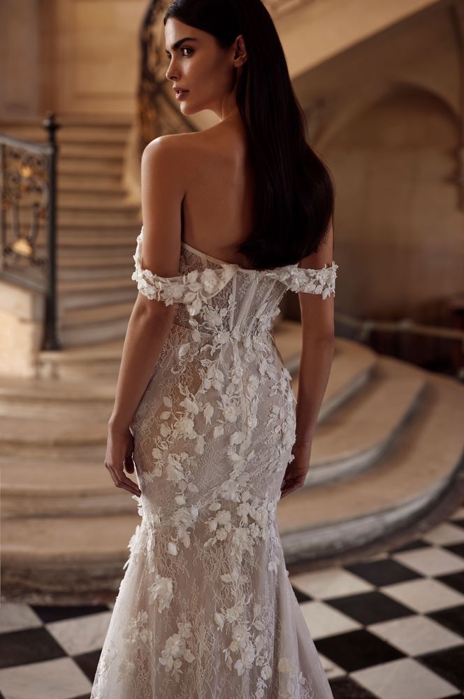 Chantilly lace wedding dress hotsell