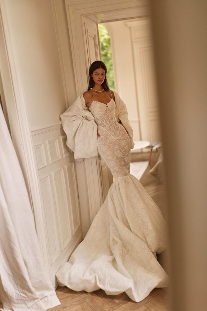 Elanoria sleeves Accessories